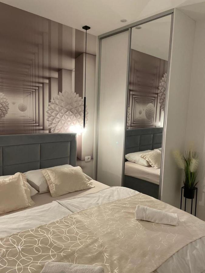 Holiday Apartments & Rooms สปลิท ภายนอก รูปภาพ
