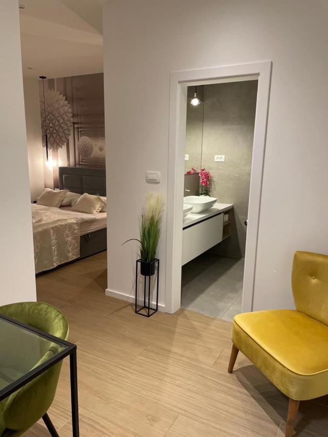 Holiday Apartments & Rooms สปลิท ภายนอก รูปภาพ